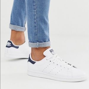 Women’s Navy blue Stan smiths